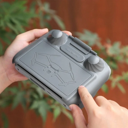 Защитный чехол пульта DJI RC Mini 3 Pro с козырьком от бликов фото в интернет-магазине gdrone.ru